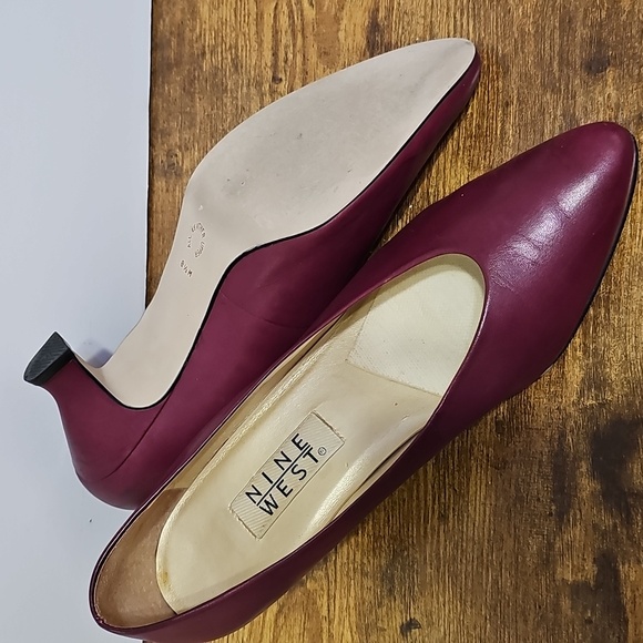 Nine West Women's Deep Red Heels Peekaboo Too Cleavage - Picture 3 of 6